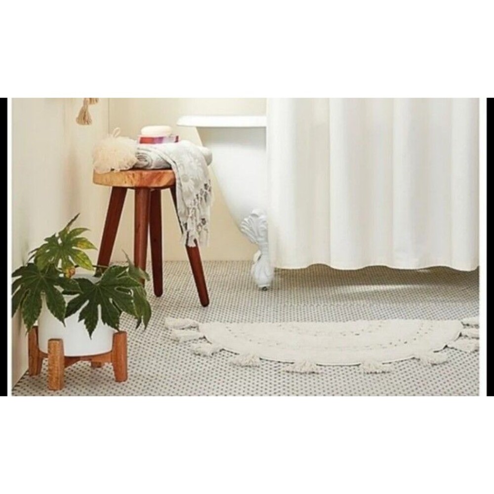 NWT Wild Sage Semicircle Crochet Bath Rug in White with Tassels